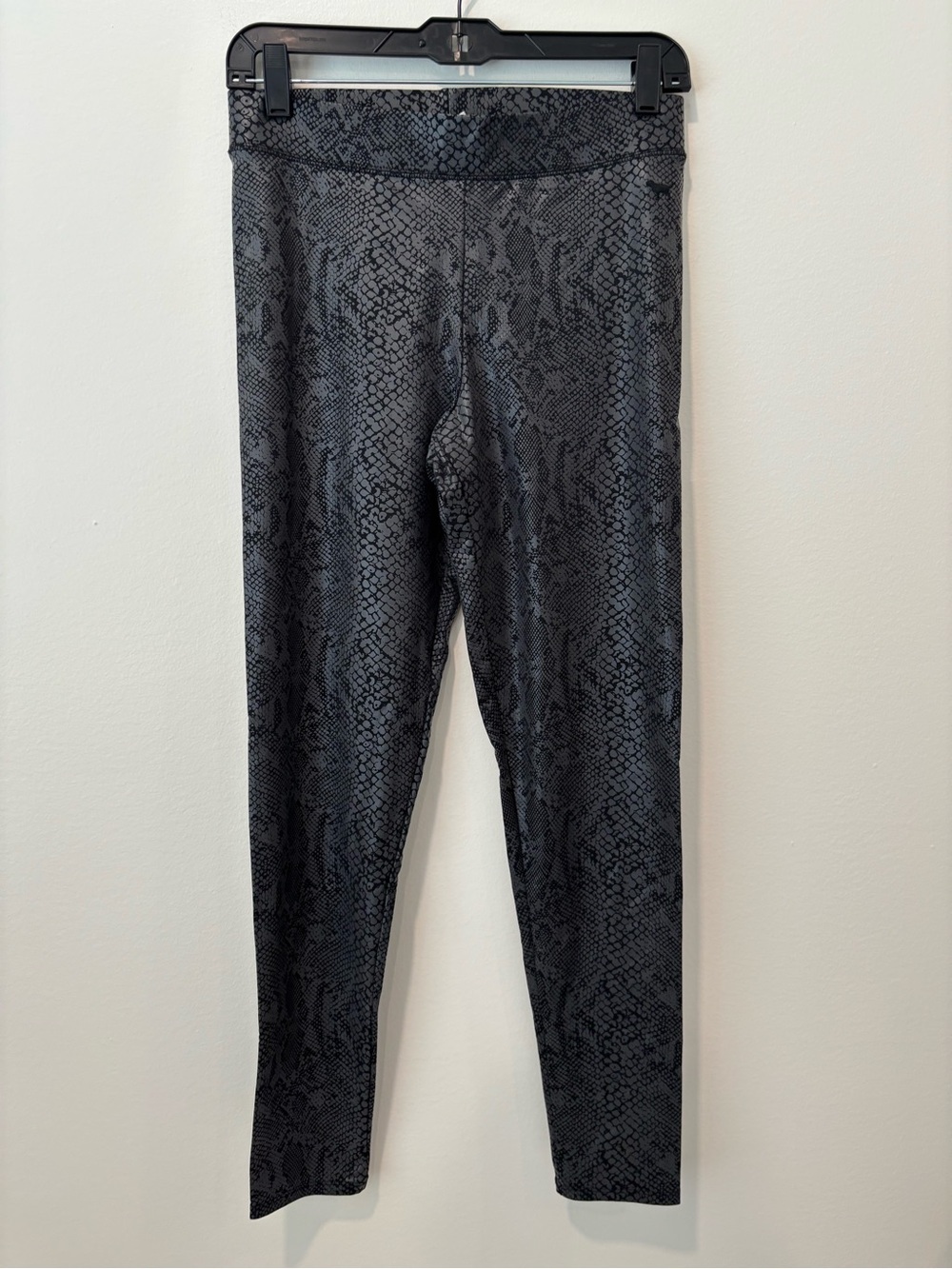Victoria’s Secret Pink Black Snakeskin Print Leggings
